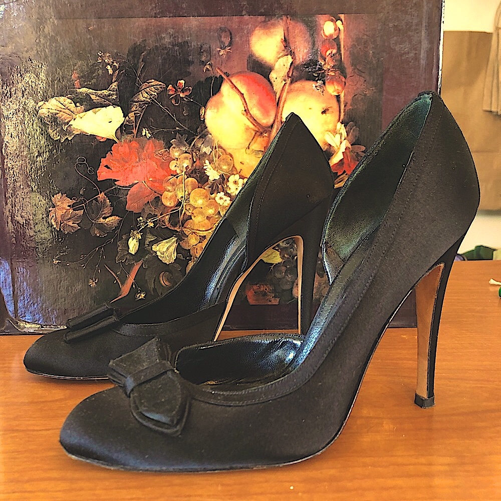 Satin Manolo Blahnik black pumps
